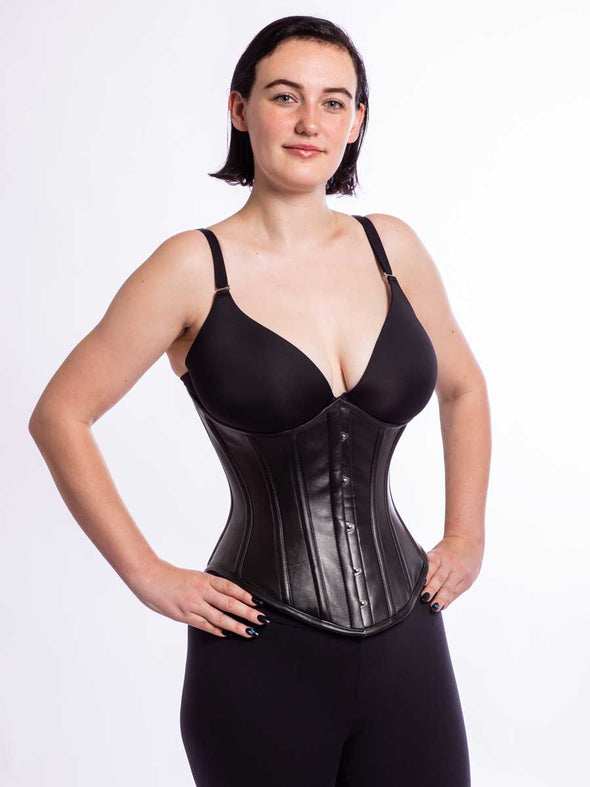 Model wearng the cs 345 romantic curve corset in black leather